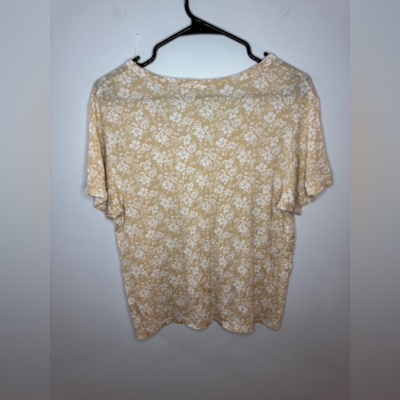 BNWOT XS American Eagle Peach Floral V-Neck T-shirt - Picture 6 of 8